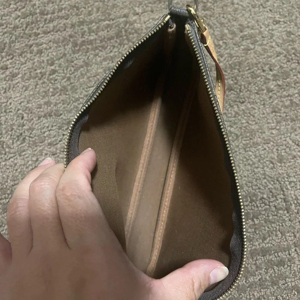 Authentic Louis Vuitton bag (used only couple times) - Picture 7 of 10
